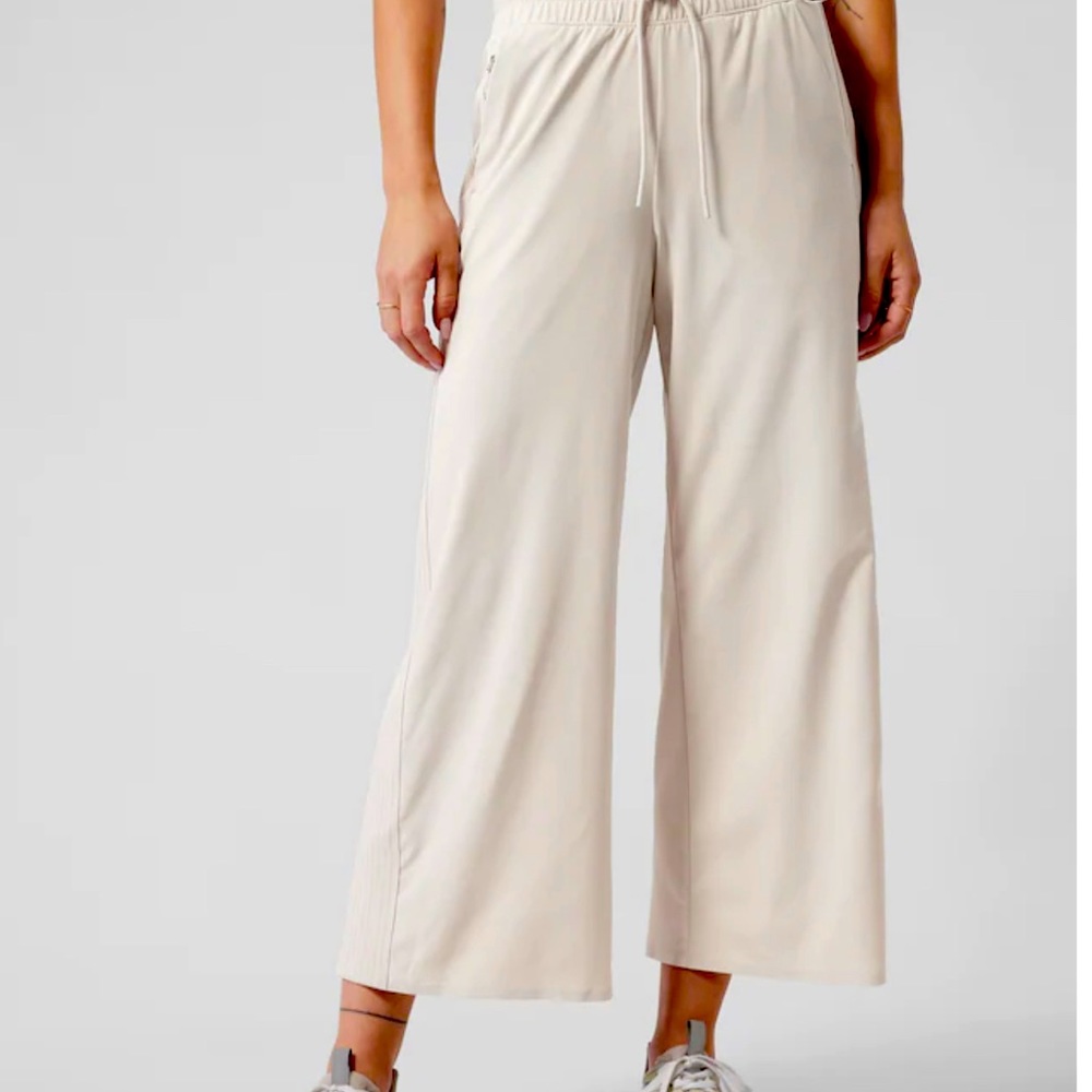 Athleta Avenue wide leg Crop in 4 Petite NWOT
